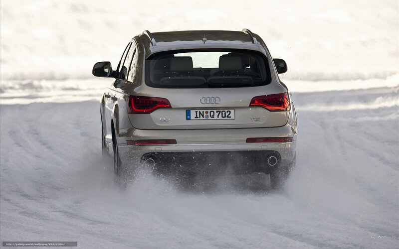 Audi Q7 driving on snow