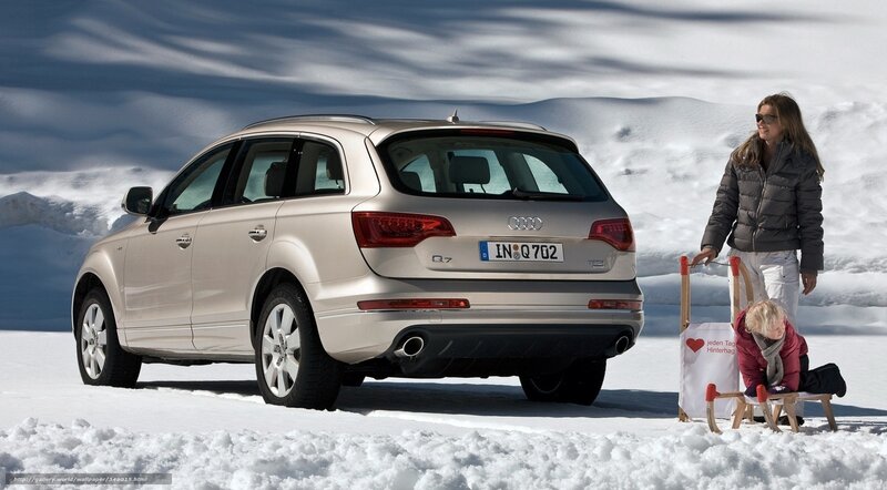 Audi Q7 in Snow