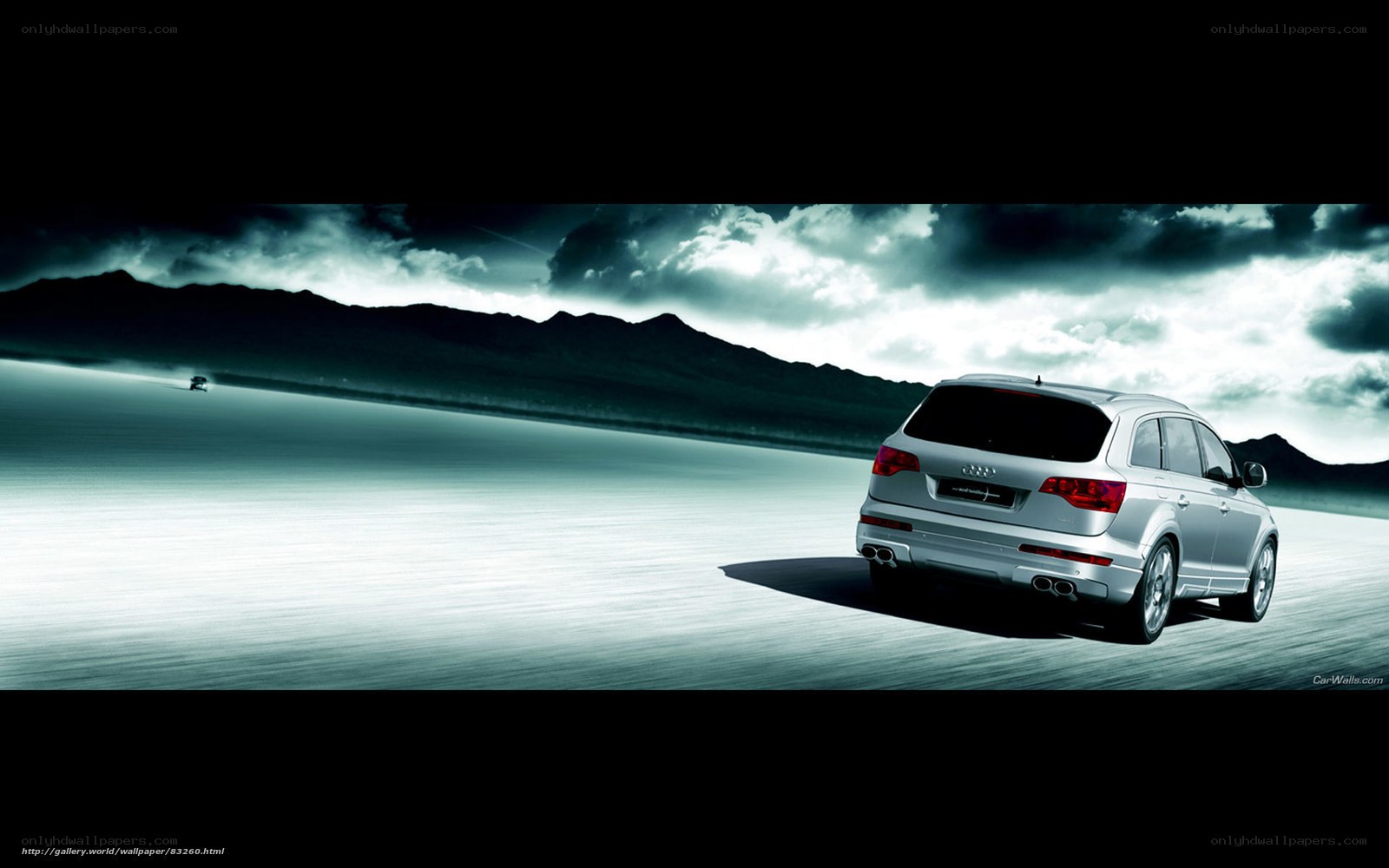 Audi Q7 on a desert road