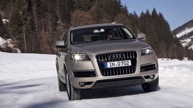 Audi Q7 on a snowy road