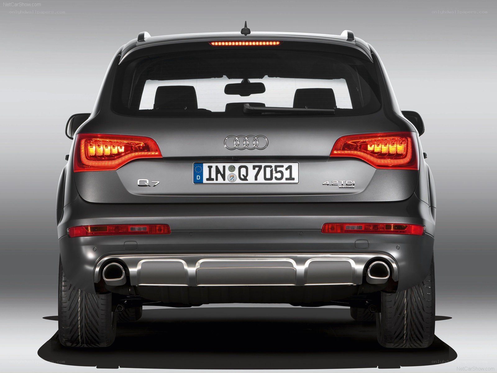 Audi Q7 rear view