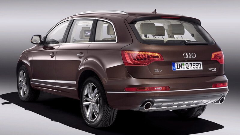 Audi Q7 rear view