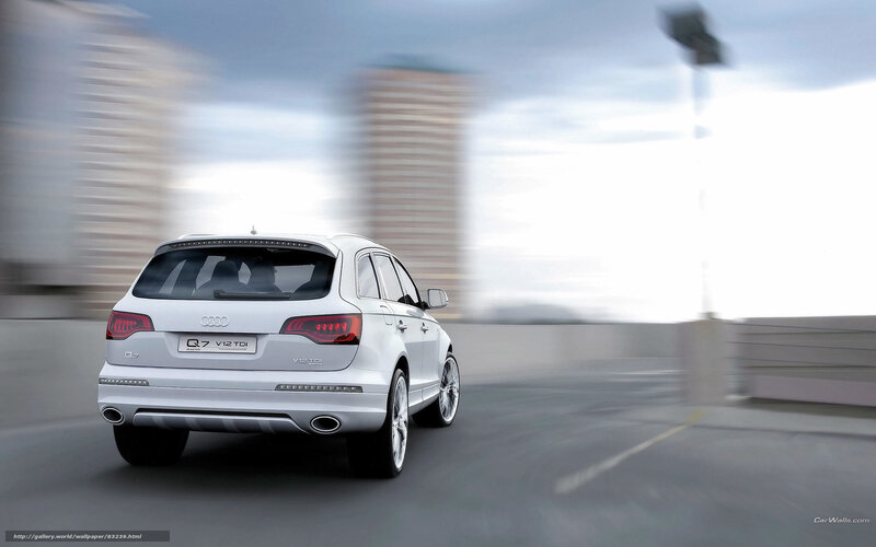 Audi Q7 V12 TDI in motion