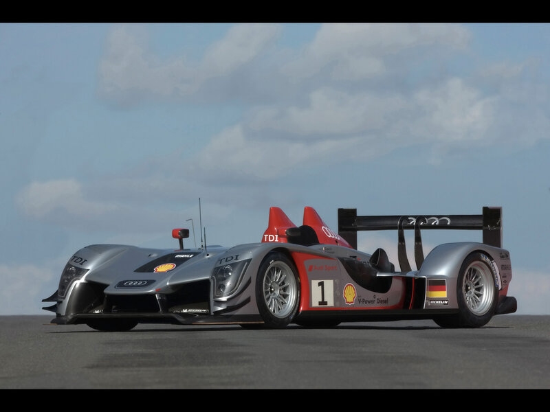 Audi R15 Race Car — Silver, Dynamic