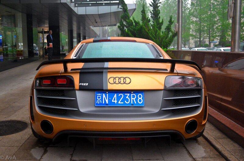 Audi R8 in orange