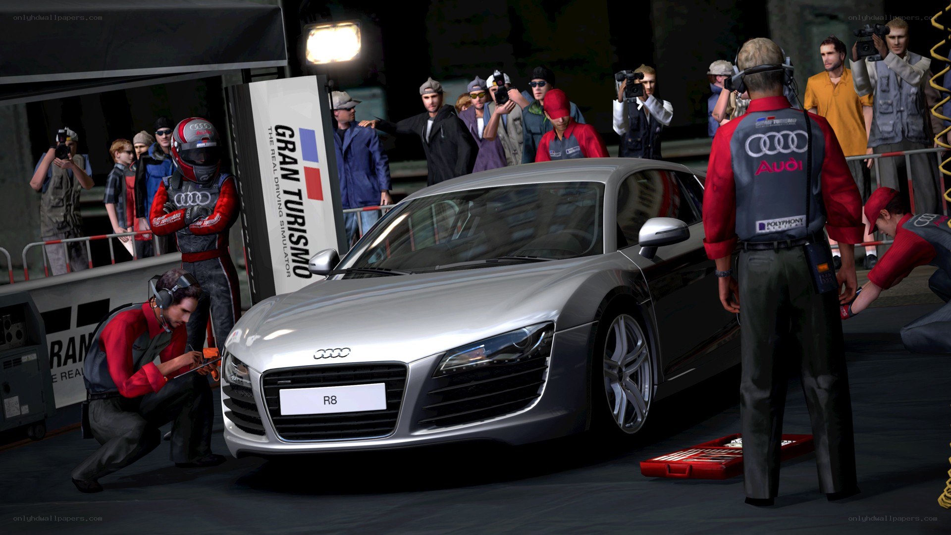 Audi R8 in pit stop