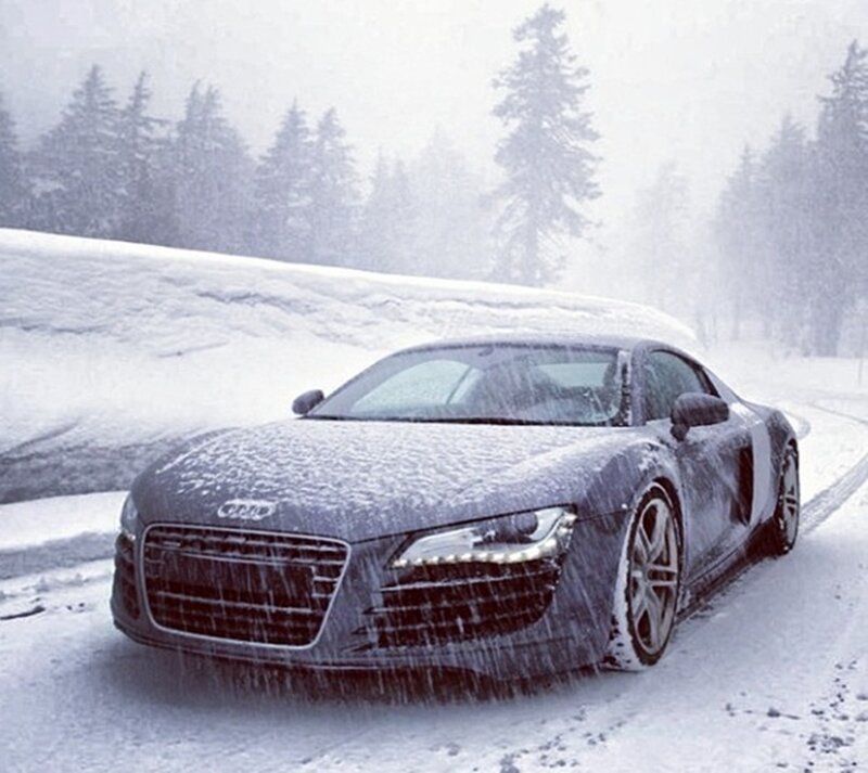 Audi R8 in Snow