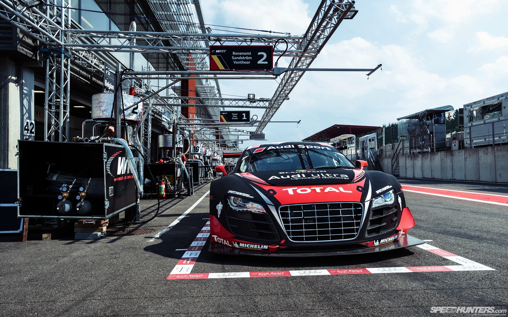 Audi R8 LMS in pit lane
