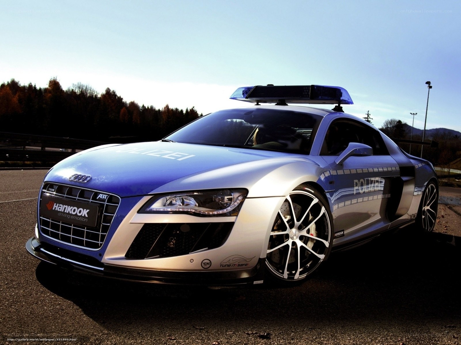 Audi R8 police car