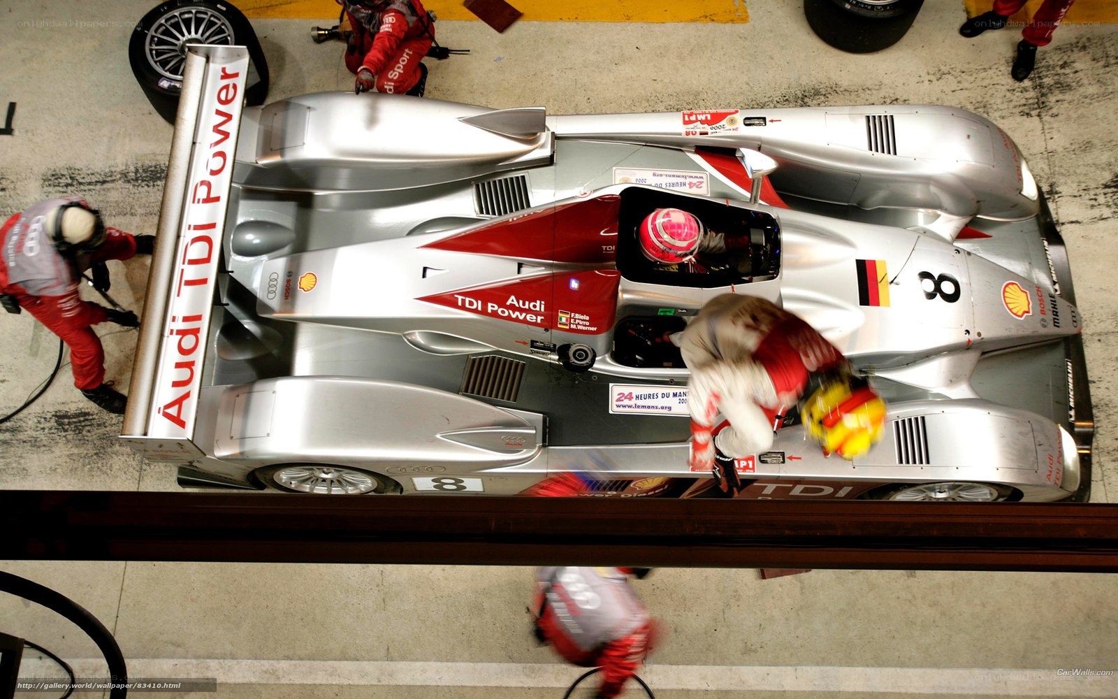 Audi R8 race car pit stop