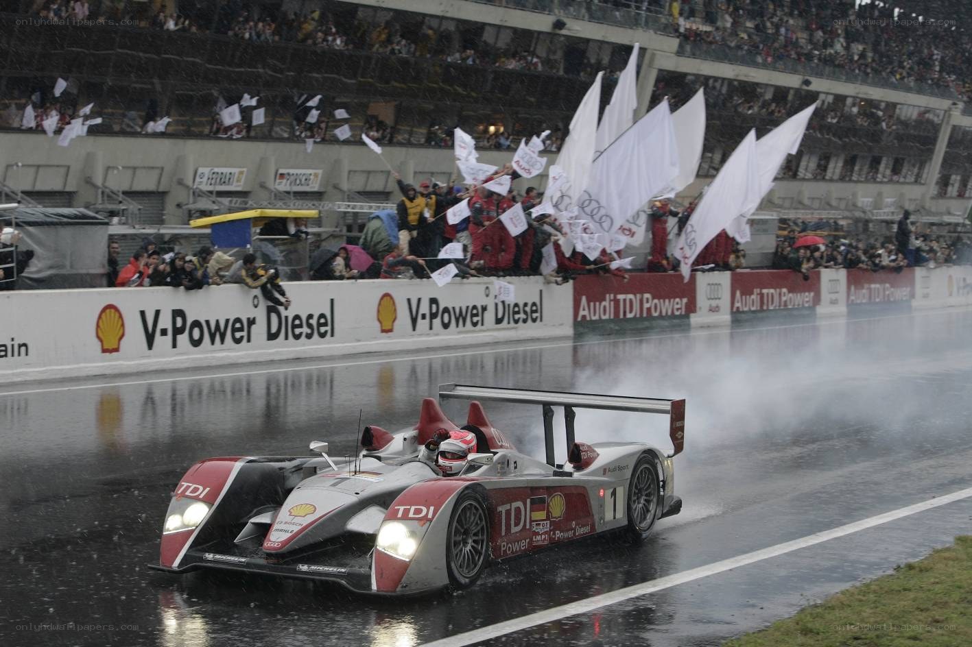 Audi R8 racing in the rain