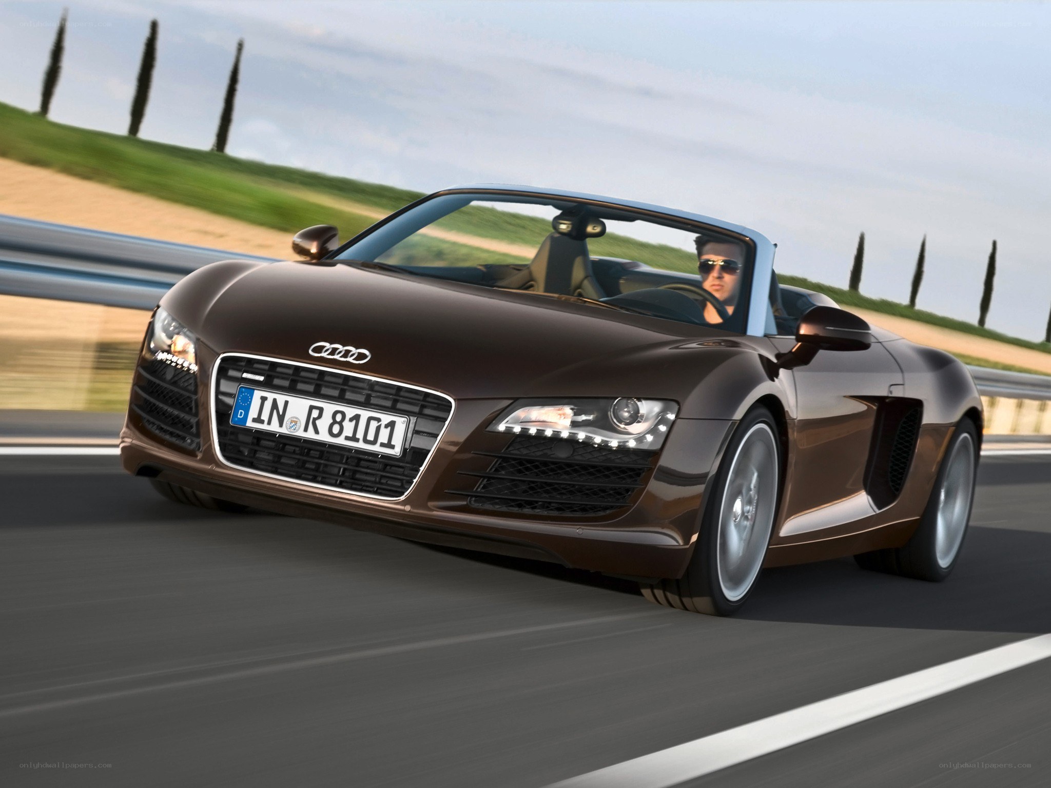 Audi R8 Spyder in motion