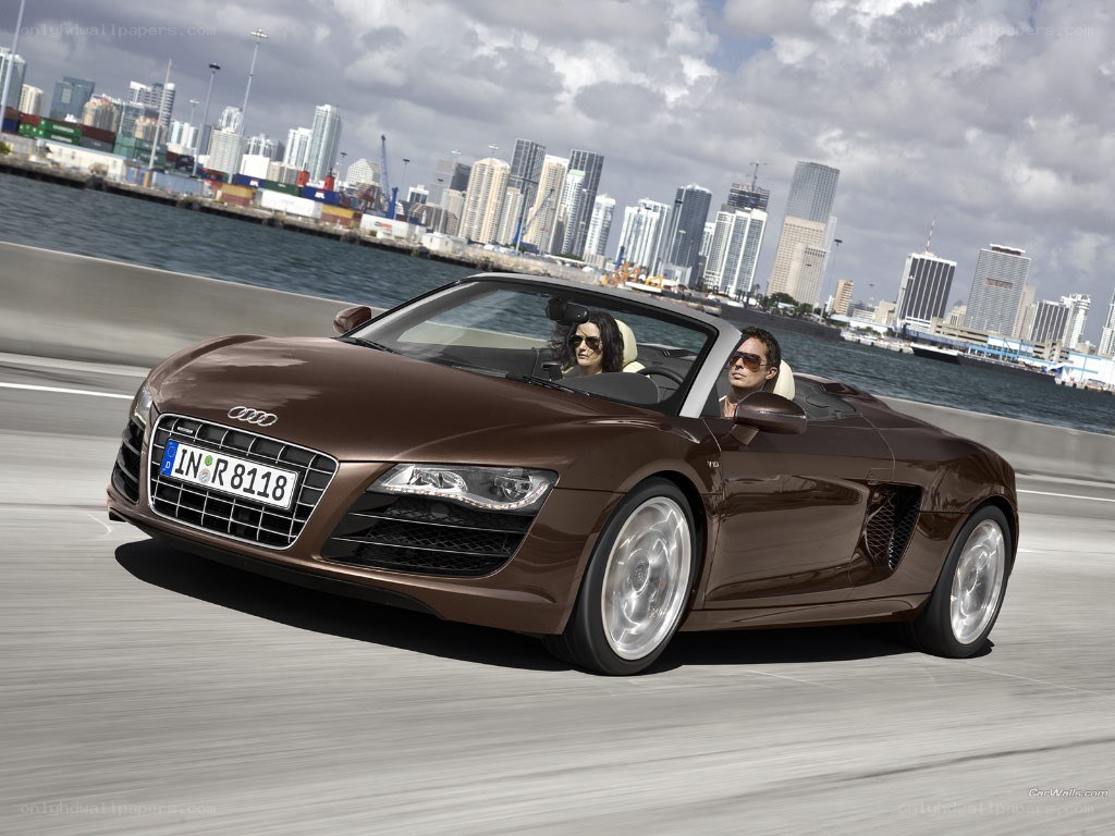 Audi R8 Spyder in motion