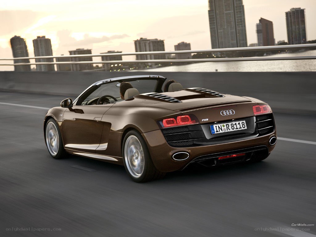 Audi R8 Spyder in motion