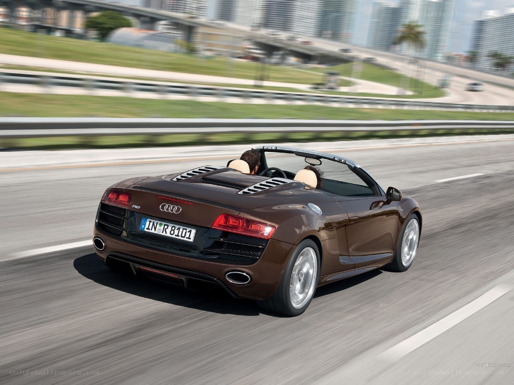 Audi R8 Spyder in motion