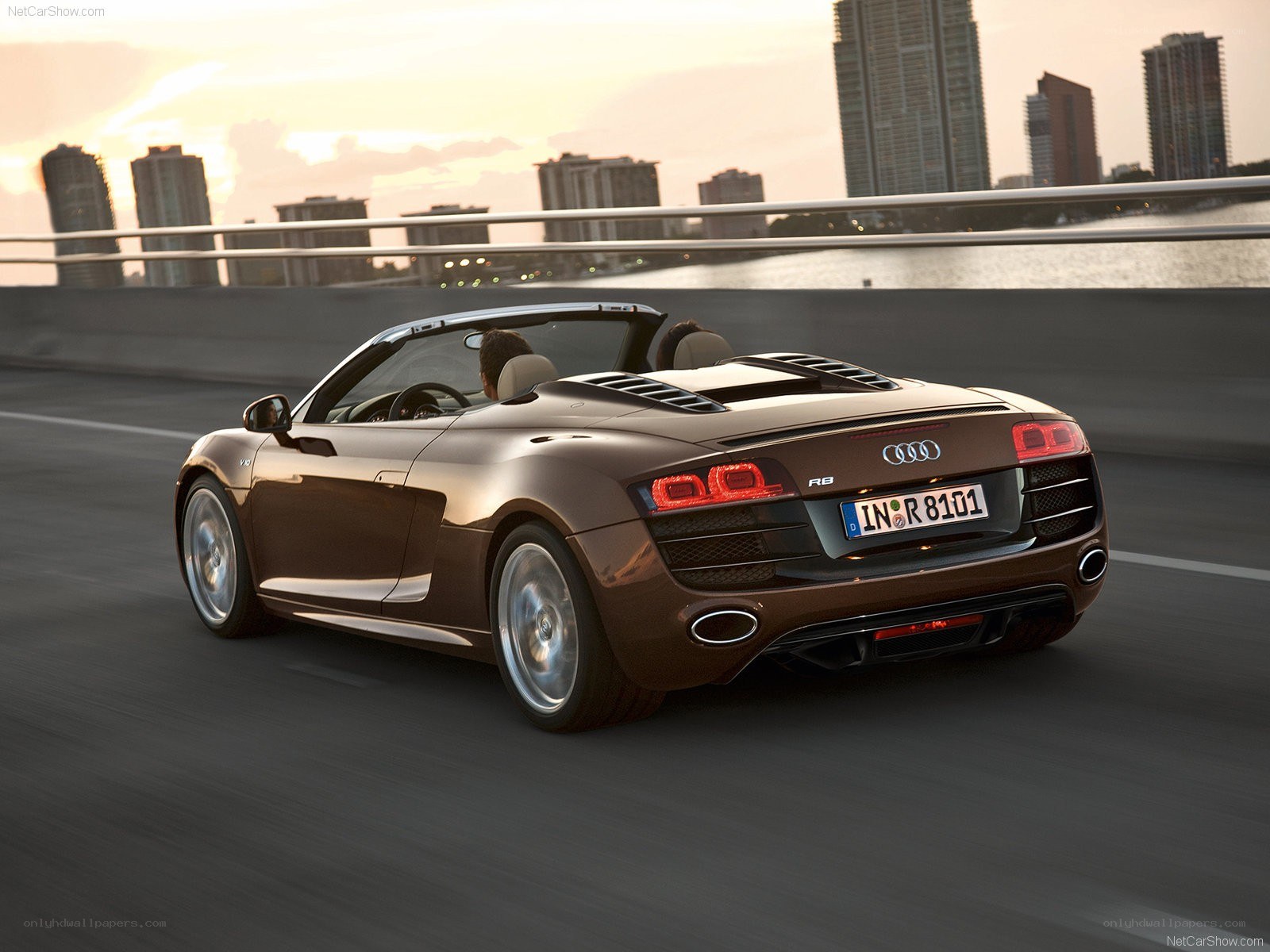 Audi R8 V10 Spyder driving