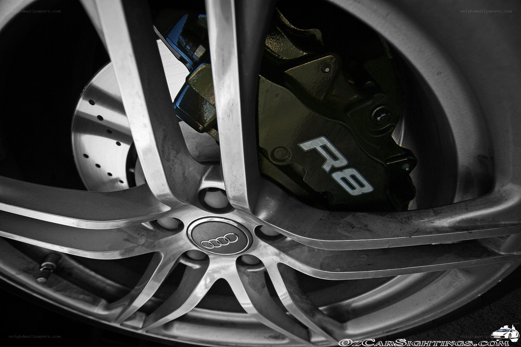 Audi R8 wheel and brake system