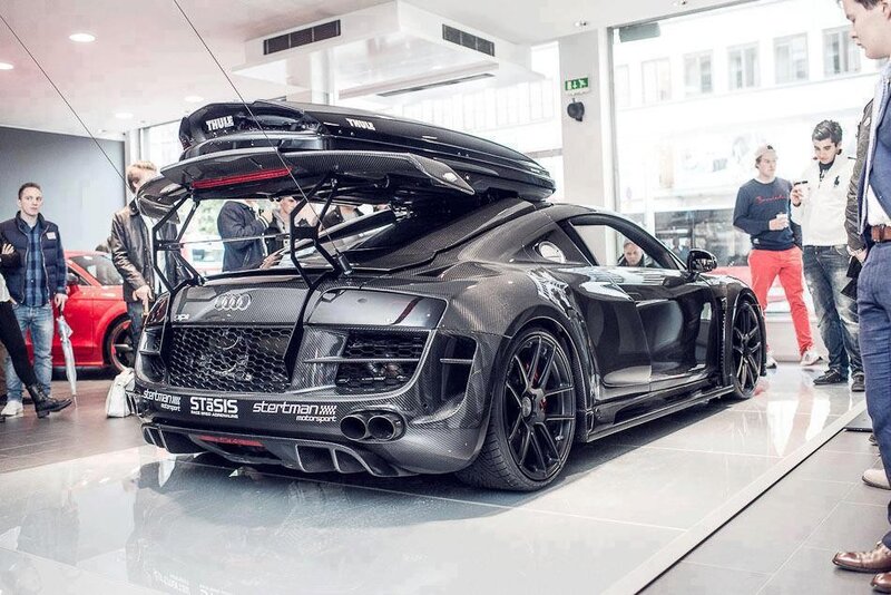 Audi R8 with roof box