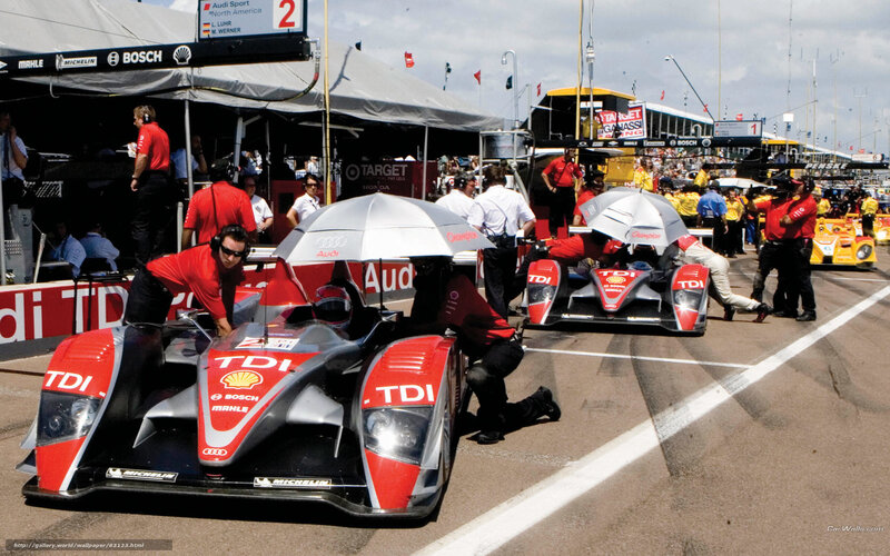 Audi racing team in pit stop
