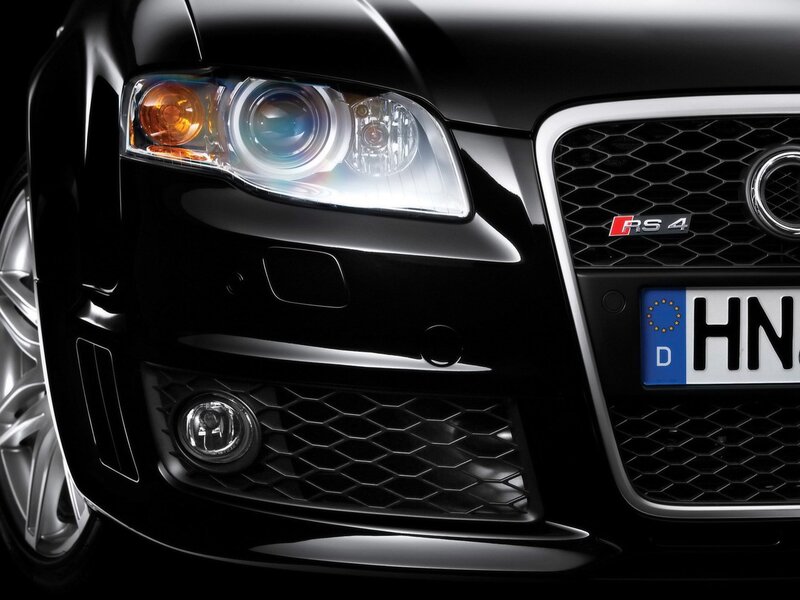 Audi RS4 front view