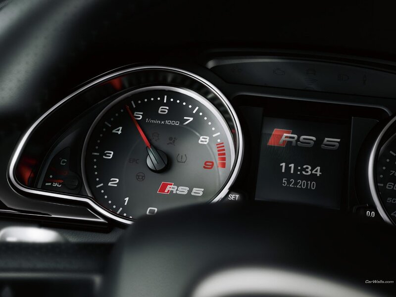 Audi RS5 dashboard close-up