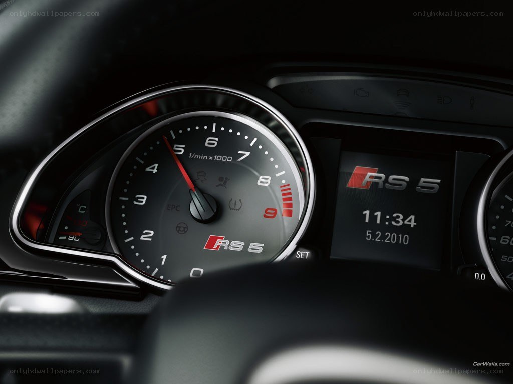Audi RS5 dashboard close-up
