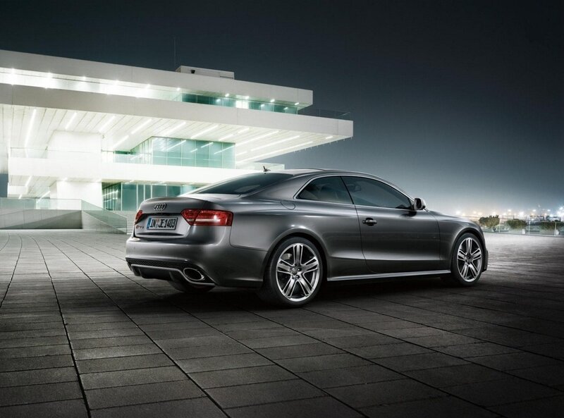 Audi S5 Coupe at night