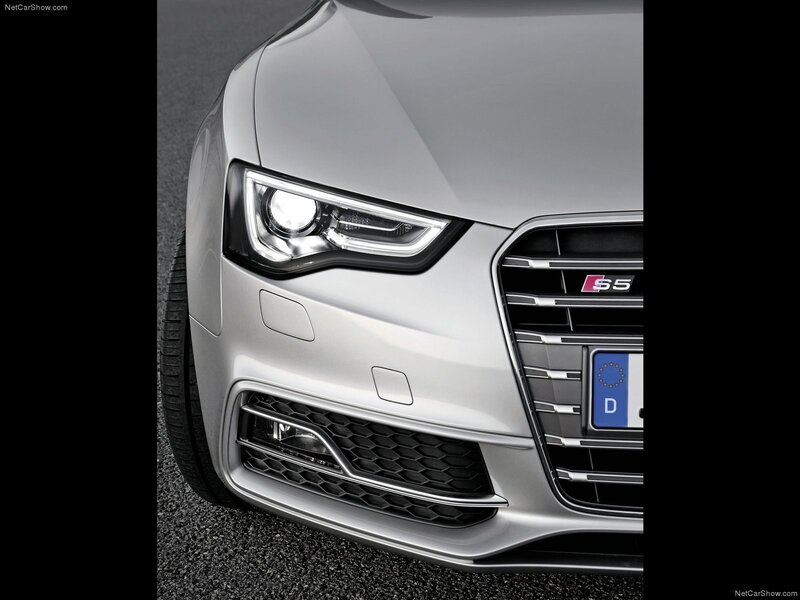 Audi S5 front grille and headlight