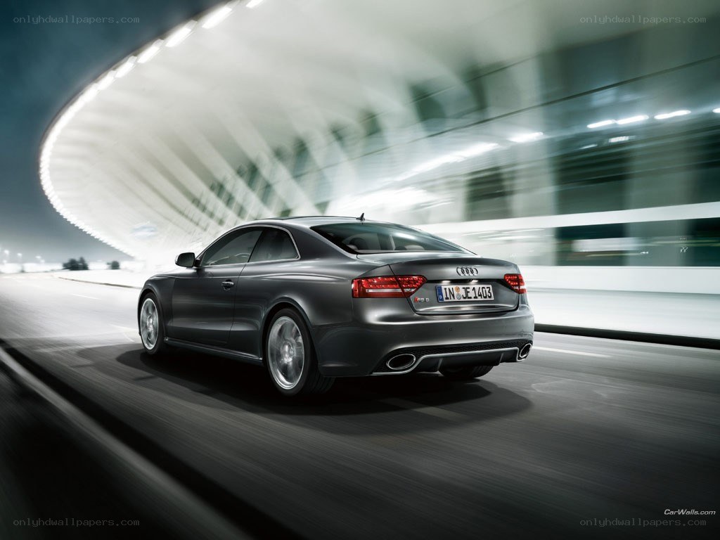 Audi S5 in motion at night