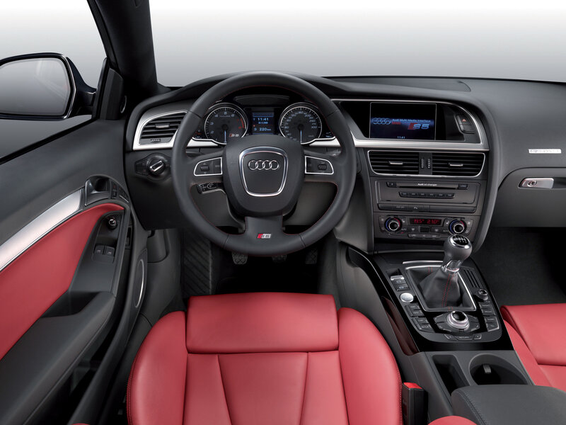 Audi S5 interior cockpit