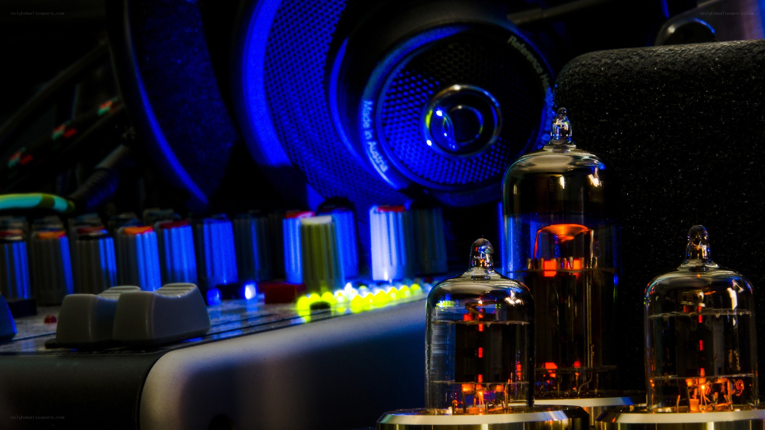 Audio equipment with vacuum tubes