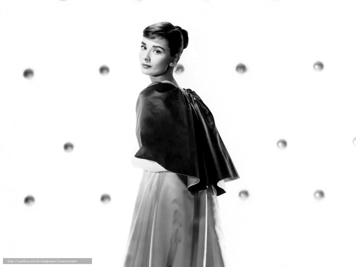 Audrey Hepburn in black and white