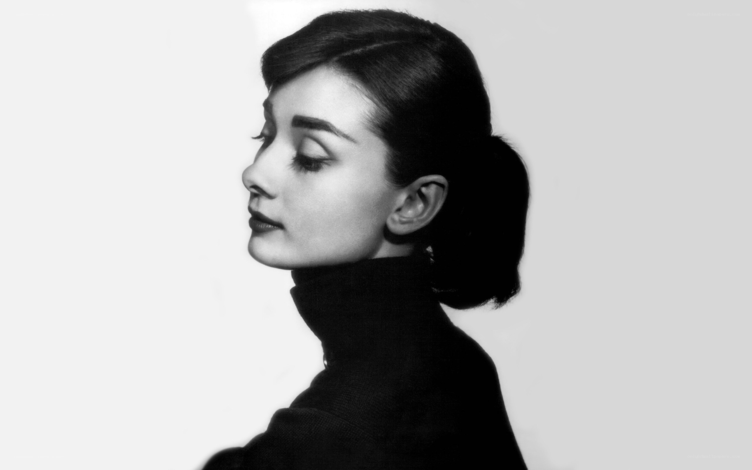 Audrey Hepburn in profile
