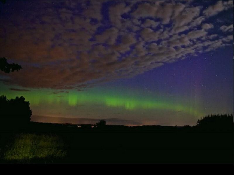 Aurora Borealis Display — Green, Serene, Night