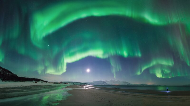 Aurora Borealis over Beach — Green, Dramatic, Night