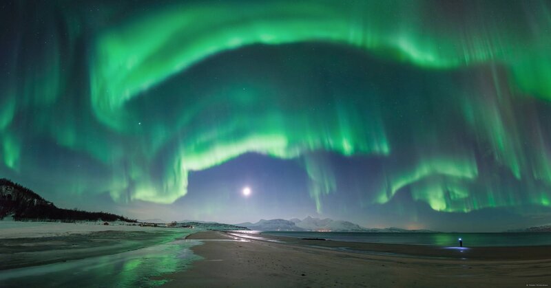 Aurora Borealis over Beach — Green, Dramatic