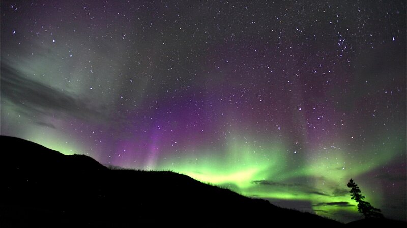 Aurora Borealis over Hills — Green
