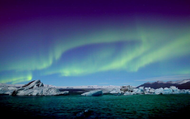 Aurora Borealis over Icebergs — Green