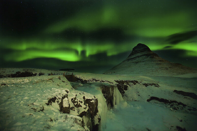 Aurora Borealis over Mountain — Green