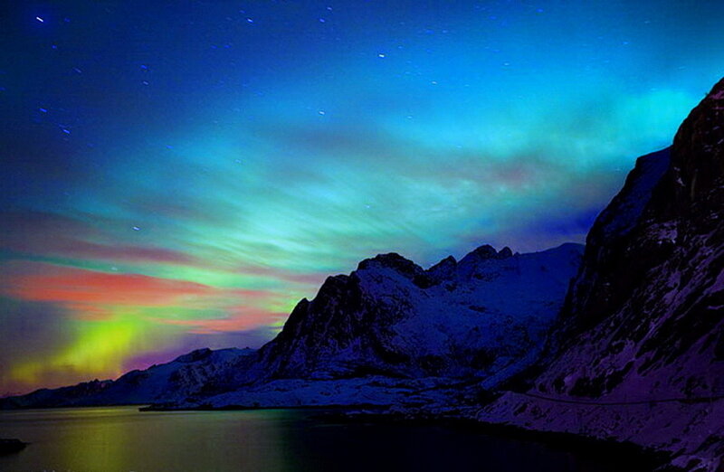 Aurora Borealis over Mountains — Blue