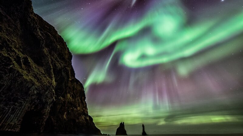 Aurora Borealis over Rocks — Green, Dramatic