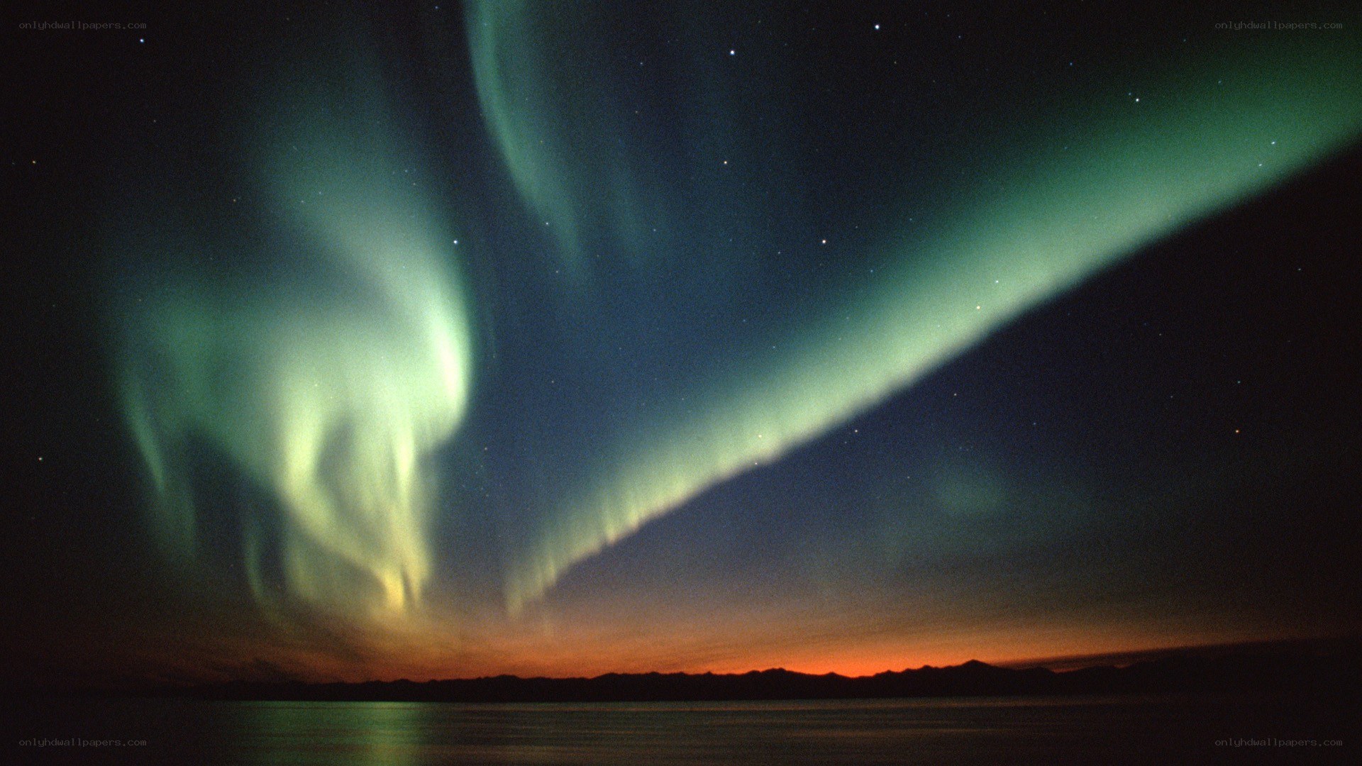 Aurora borealis over water