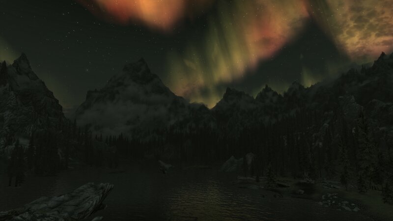 Aurora over Mountains — Green