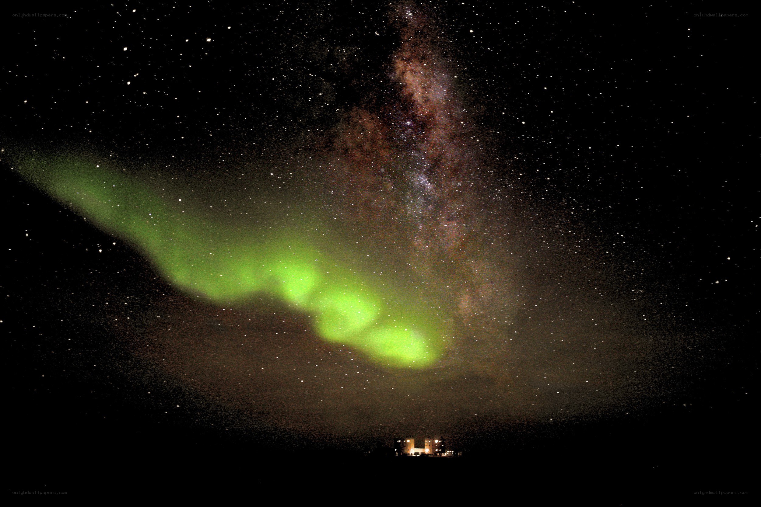 Aurora over the Milky Way
