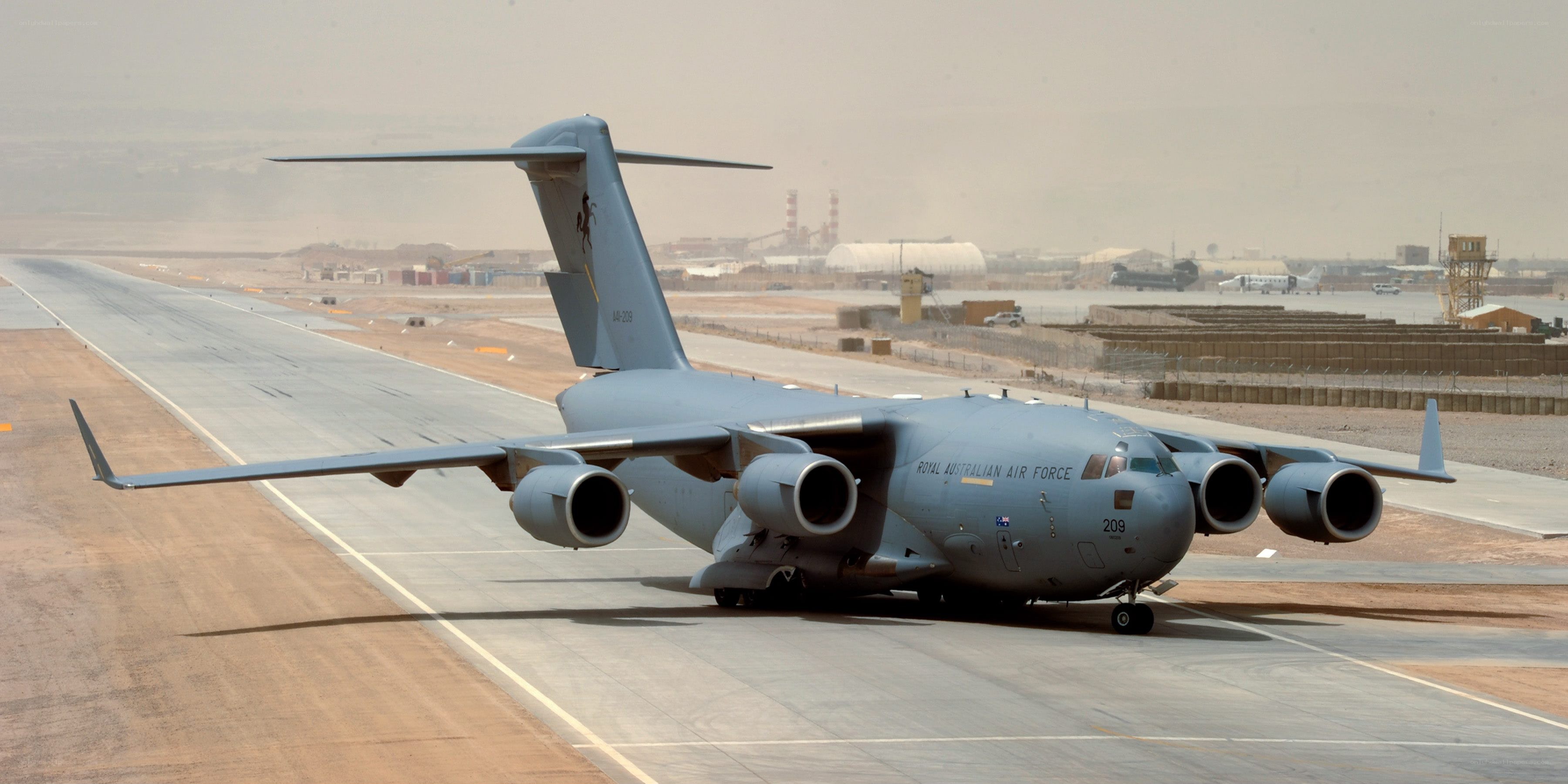 Australian C-17 on runway