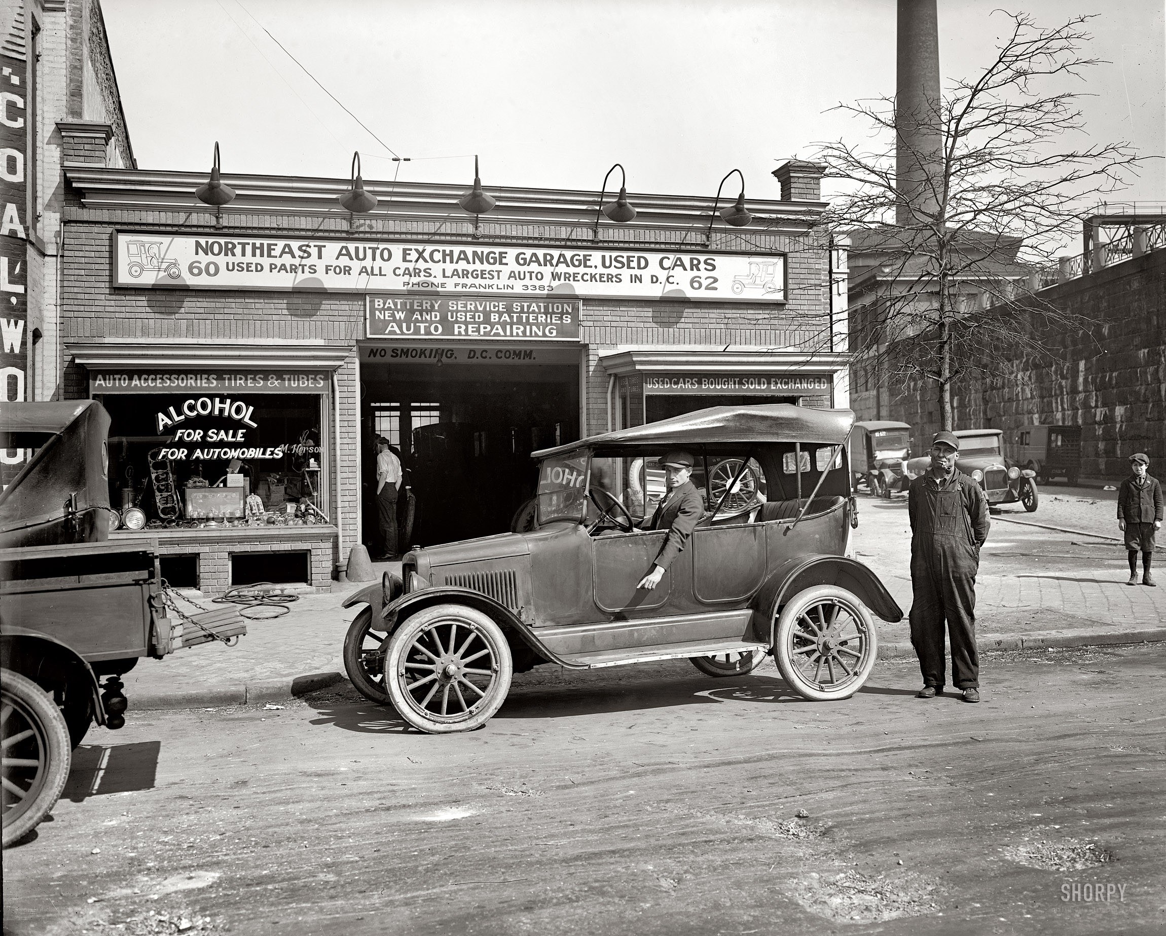 Auto garage in early 20th century