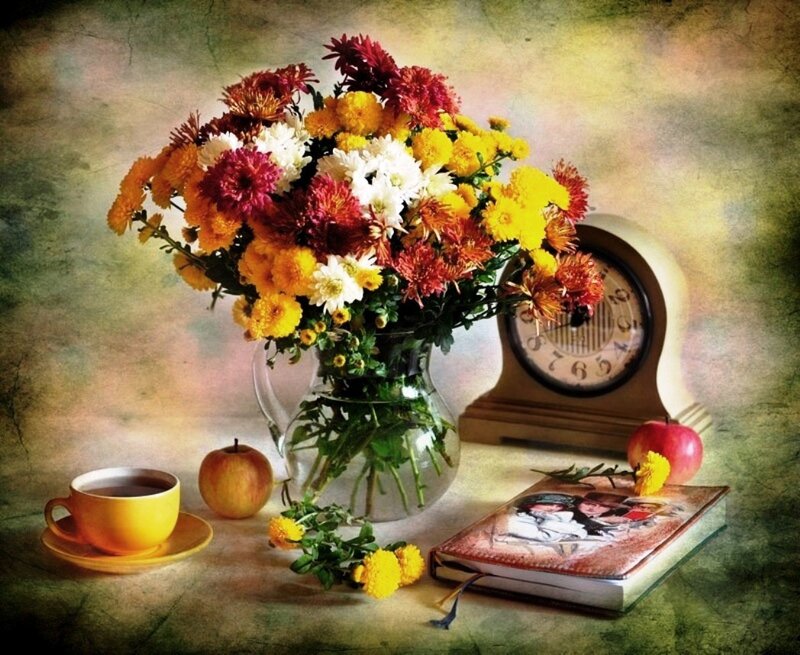 Autumn Flowers in Vase — Yellow, Calm