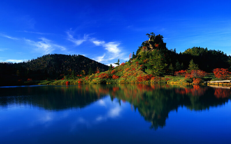 Autumn lake with mountain reflection