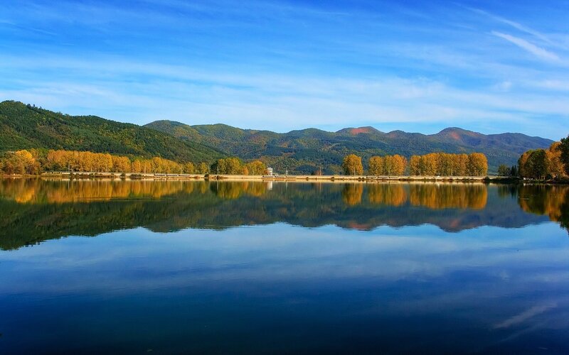 Autumn lake with mountain reflection