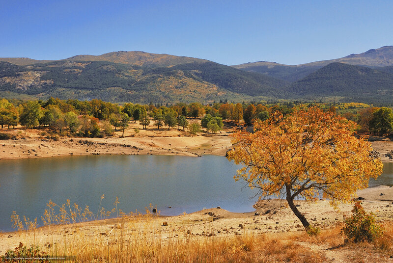 Autumn lake with mountains